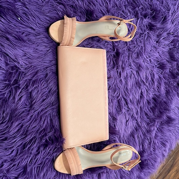 Heel & clutch set. Peachy/Salmon Pink color. Shoe Sz 7 - Picture 4 of 4